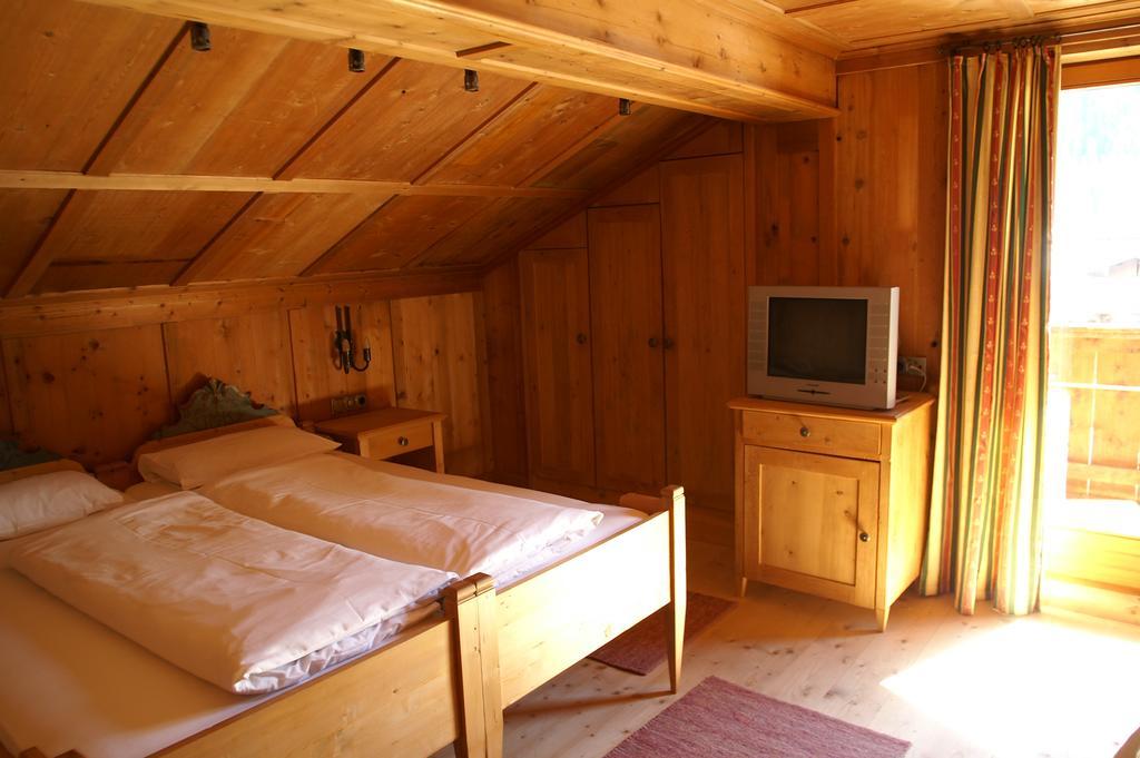 Hotel Der Gannerhof Innervillgraten Zimmer foto